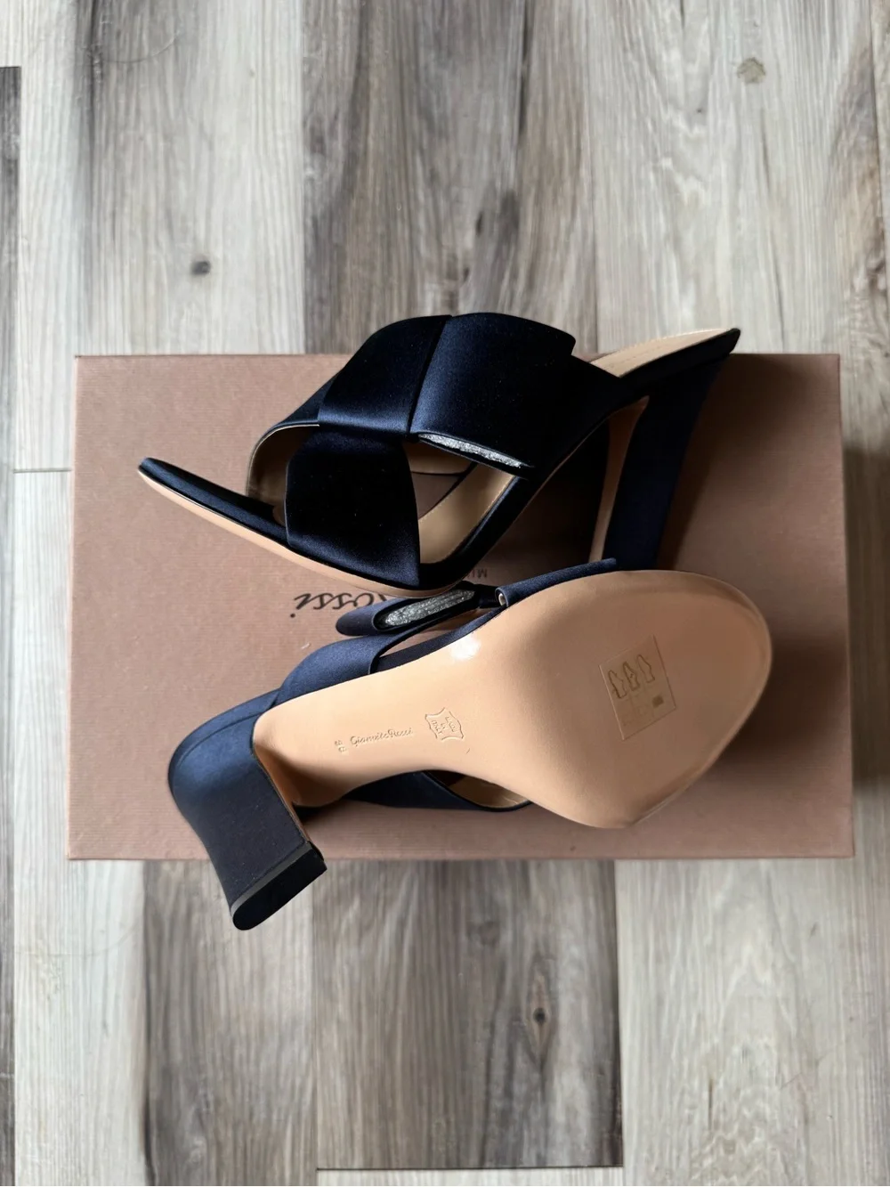 Gianvito Rossi chic black